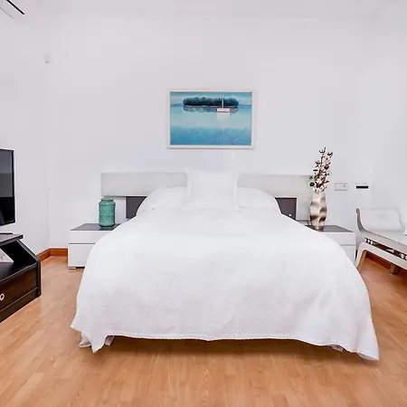 Bhost - Sunrise Villa